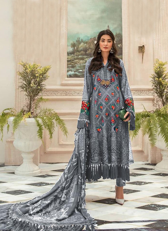 Dial N Fashion Grey Heavy Embroidred Designer Foux Georgette Pakistani Style Suit